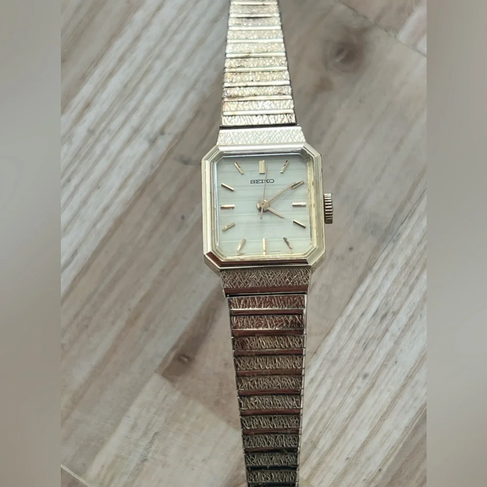 Seiko SGP Gold Plated Vintage Ladies Watch Mechanical Winding Gold Dial